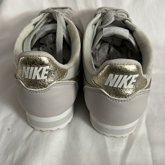 Nike Women’s Classic Cortez Premium - Picture 3 of 12